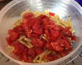 Une image de l'étape 2 de Salade de pâtes aux tomates,laitue tricolore et fleurs de ciboulette (sauce au melfor).