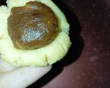A picture of step 6 of Maamoul with Dates.