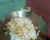 Foto langkah ke 2 dari resep Kwetiau Goreng.