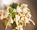 紅蘿蔔炒雙色花椰菜的食譜步驟2照片