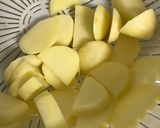 Hình bước làm 1 của món Bò sốt khoai tây
