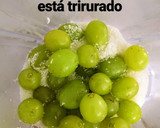Foto del paso 2 de la receta: Helado casero con coco 🥥 uvas 🍇 y Yogurt natural