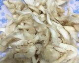 Hình bước làm 1 của món Nấm bào ngư xào sả ớt