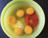 Foto langkah ke 3 dari resep Telur dadar maizena.