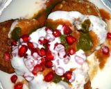 A picture of step 5 of Sabudana vada bhalle style.