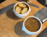 A picture of step 6 of French Onion Soup (Soupe à l’Oignon Gratinée) 🧅🥣.