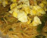 Foto langkah ke 5 dari resep Mie goreng.