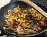Édesburgonyás kuszkusz, karamellizált hagymával recept fázis 3 fotója