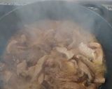 Foto del paso 2 de la receta: Setas con pollo y cerveza