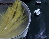 Foto langkah ke 1 dari resep Fetuchini Aglio Olio Ala Indonesia.