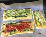 Foto del paso 3 de la receta Coca de verduras 🌶 🍅🥒🌽 con sardinas y anchoas