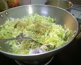 A picture of step 3 of Tricolor Cabbage Fry.
