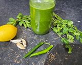 A picture of step 3 of Hari chutney/green mint sauce making with tips.