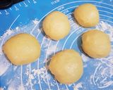 Foto langkah ke 3 dari resep Melonpan / roti melon dorami / roti manis jepang.