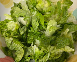 Foto del paso 1 de la receta: Ensalada de pollo del cocido y granada con vinagreta con miel
