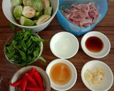 รูปขั้นตอนการทำที่ 1 ของ ซุปมะเขือผัดหมู