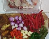 Foto langkah ke 1 dari resep Ayam bumbu sambel goreng rimpang.