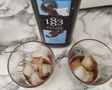 Une image de l'étape 1 de Dalgona cappuccino et sirop de chocolat.