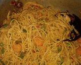 A picture of step 5 of Stir fry spagetti.
