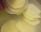 # 24 04 47 Bucatini tészta olajban eltett tonhalfilével, póréhagymával és sáfránnyal recept fázis 2 fotója