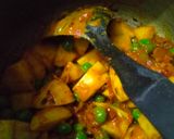 A picture of step 3 of Aloo matar ki sabji.