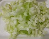 Foto del paso 1 de la receta: Ensalada fresca de pepino, manzana y tomate verde🍏🧅🍅🥒🥙🥗