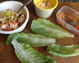 Foto del paso 1 de la receta: Barquitas de lechuga con rellenos diferentes