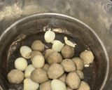 Foto langkah ke 3 dari resep Sop Sayur Isi Pentol dan Telur Puyuh.