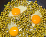 Foto del paso 7 de la receta: Guisantes con huevo y chorizo picante