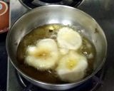 मेदू वडे सांबर और चटनी (Medu vade sambar aur chutney recipe in hindi) रेसिपी चरण 3 फोटो