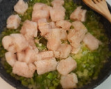 Foto del paso 2 de la receta: Fideuá de merluza y gambas con alioli