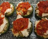 Foto del paso 8 de la receta: Zapallitos rellenos de carne con salsa blanca y roja gratinados