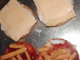 बिस्कुट बर्गर(biscuit burger recipe in hindi)