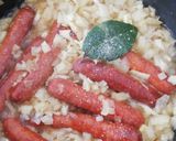 Foto del paso 3 de la receta: Salchicha encebollada RÁPIDA