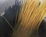 Foto del paso 2 de la receta: Spaghetti dos colores a la marinera