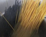 Foto del paso 2 de la receta: Spaghetti dos colores a la marinera