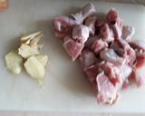 Une image de l'étape 2 de Volaille et pommes de terre au curry et ananas.