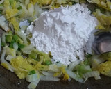 Foto langkah ke 3 dari resep Gorengan bakso sawi putih.