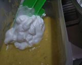 Foto langkah ke 3 dari resep Banana Choco Roll Cake.