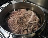 Foto del paso 1 de la receta: Calamardo en alfombra mágica(pizza integral de calamares)