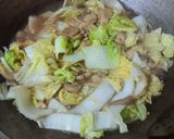 Foto langkah ke 2 dari resep Tumis sawi jamur.