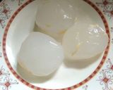 A picture of step 1 of Rose milk ice apple.