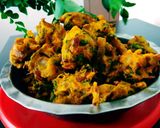 A picture of step 5 of Palak aur pyaj ke pakode.