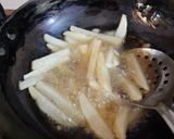 A picture of step 1 of Honey chilli potato.