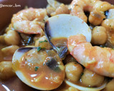 Foto del paso 9 de la receta: Garbanzos con almejas y langostinos