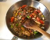 Foto langkah ke 2 dari resep Paprika isi nasi daging(stuffed bell pepper).