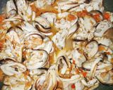 Foto langkah ke 4 dari resep Oseng kerang pedas manis.