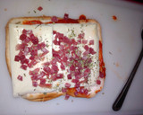 Foto del paso 2 de la receta: Pizza individual en pan de molde