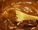 Foto del paso 9 de la receta: Bizcocho de zanahoria y yogur con baño de chocolate