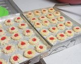 Foto langkah ke 8 dari resep 81.Thumbprint cookies.